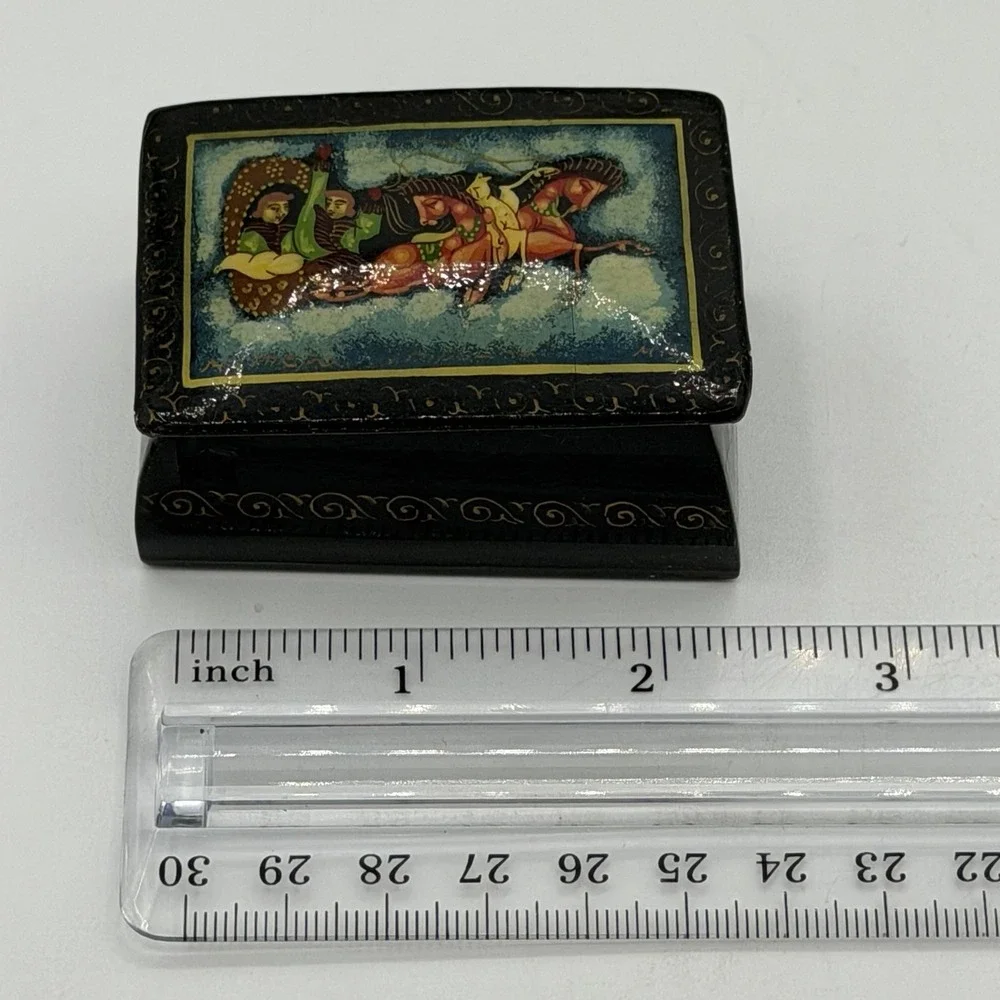 Vtg Hand Painted TROIKA Trinket Box Sleigh/3 Horse's Red & Black Lacquer Signed